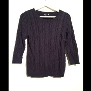 Kabelstickad tröja från H&M marinblå - Kabelstickad tröja från H&M marinblå