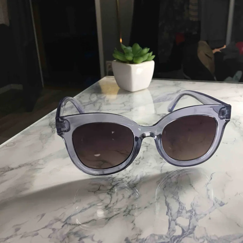 Ett par trendiga pastellblå squared solgalsögon lik de från chimi eyewear💙💙💙 skriv för bilder hur de ser ut på!! Frakt 18 kr . Accessoarer.