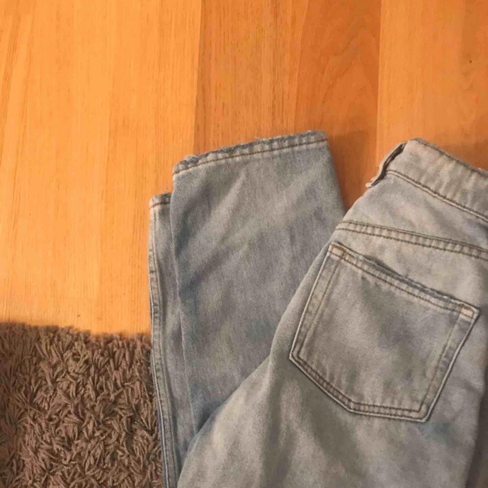 mom jeans ifrån asos passar tyvärr inte mig <3 frakten ingår 💓. Jeans & Byxor.
