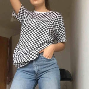  - Tröja från Supreme. jätteSnygg och bra skick! Köpare står för frakten, Annars möts vi upp på söder 🧁