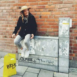  - Fiskarhatt, passform som på bilden men har det kvar i svart