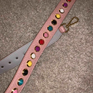  - Axelrem till väska från gabrielle by p  Helt oandvänd.