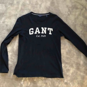  - En väldigt fin GANT tröja som är använd en enstaka gång därav i ett väldigt fint skick. Skriv för fler bilder💗💗