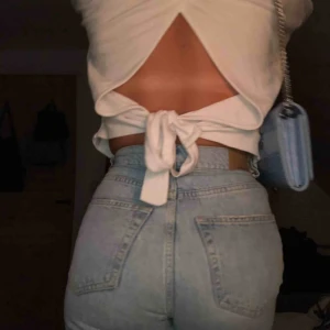  - snygg tröja med knytning i ryggen. frakten är inräknad i priset 💖💖