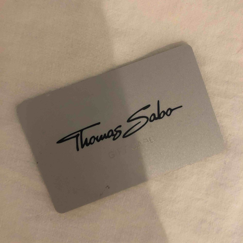 Ett Thomas Sabo presentkort på 200kr går ut i april 2020! Pris är 100kr!. Övrigt.