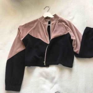  - Skitsnygg och mysig kofta från urban outfitters! Jag kan mötas upp i Stockholm, annars betalar köparen för frakt