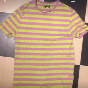  - ☘️Asos t-shirt randig☘️Använd två gånger☘️ Storlek S☘️