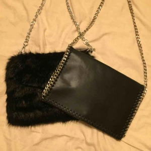  - Säljer dessa två fina väskor för 100kr tillsammans! Den i fuskpäls är secondhand så vet tyvärr inte märket, och den andra väskan är från Nelly! Köparen står för frakten ✨ kan även mötas upp i Västerås. Obs! Kedjorna är längre än vad bilden visar.
