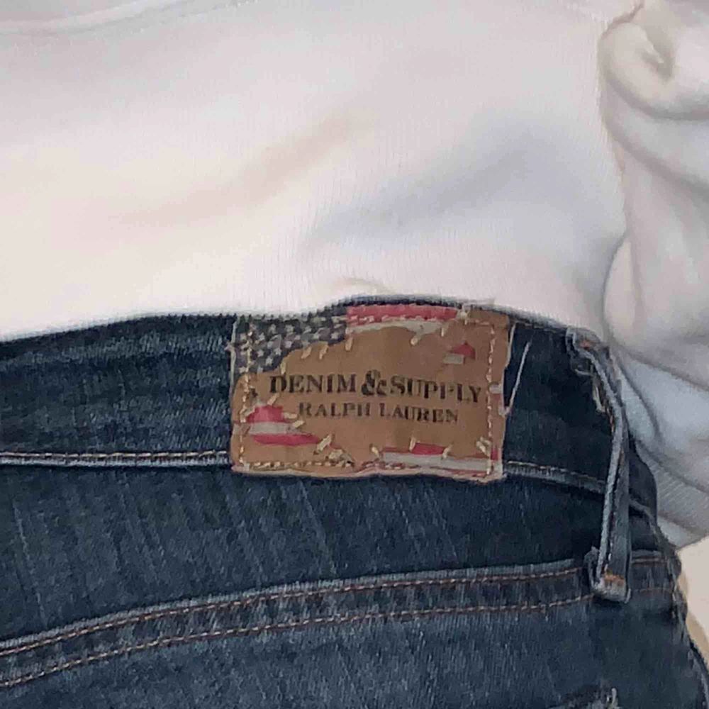 Skinny jeans i mörkblå tvätt från Ralph Lauren. Ankellängd. Passar XS/S. Jeans & Byxor.