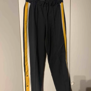  - Byxor från Vero Moda, aldrig använda! Frakt tillkommer 