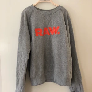 G-Star RAW sweatshirt - G-Star RAW tröja i storlek XS. Nypris ca 500kr. Vid köp står köparen för frakt eller så möts vi upp i kvarnby.❤️