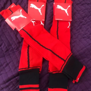 Fotbollsstrumpor  - Fotbollstrumpor i märket puma. Tre för en.