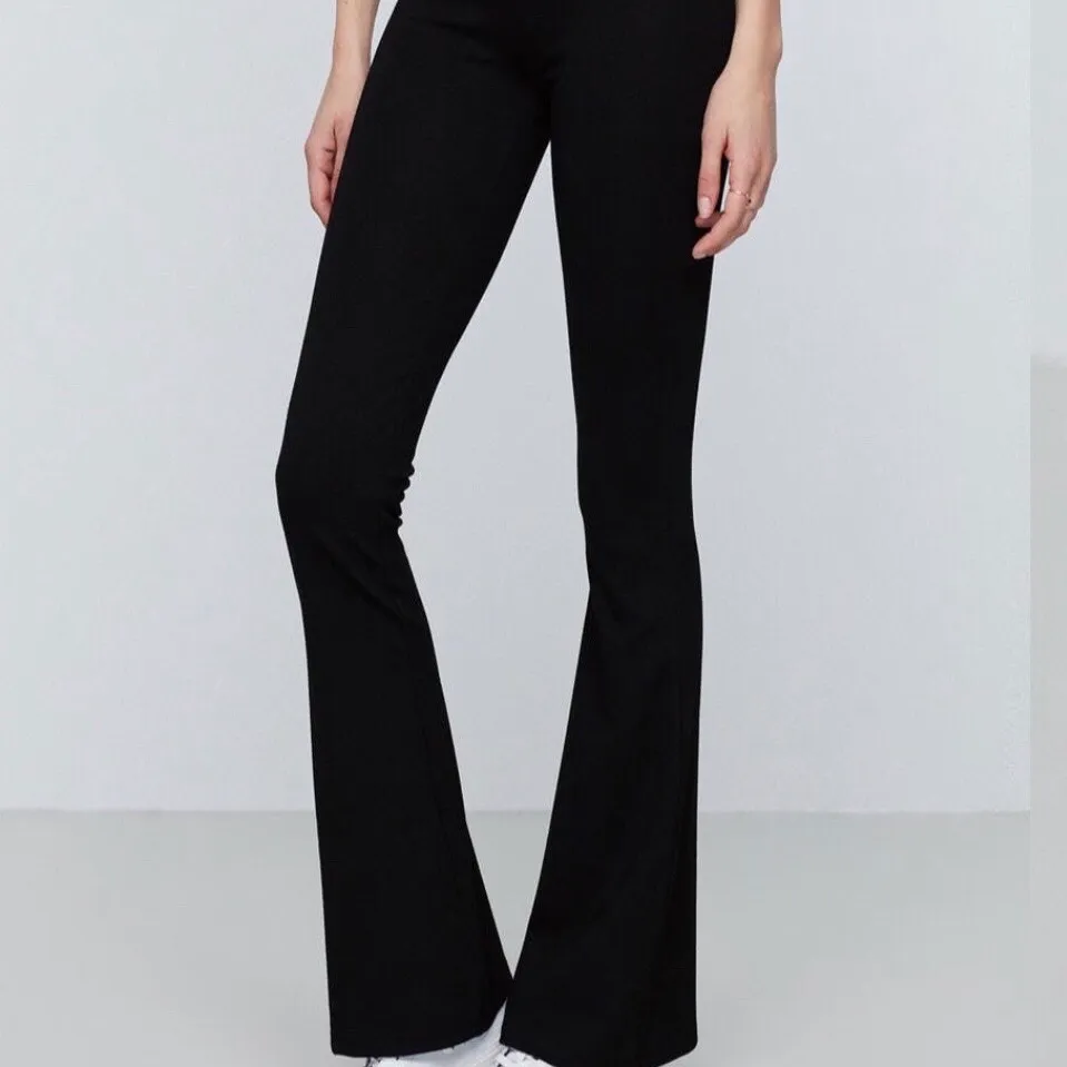 Säljer nu mina sköna leggings från Gina Tricot! använda vid ett tillfälle, storlek XS, 100kr. Jeans & Byxor.