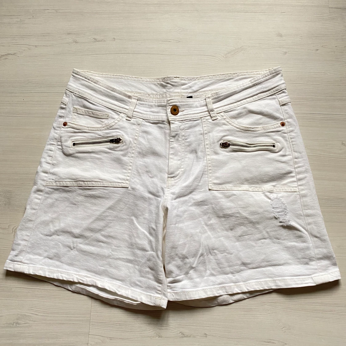 Vita jeansshorts
