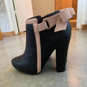 Klackskor - Supersöta klackar i bra skick