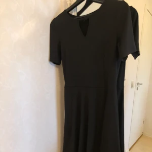 Svart miniklänning från h&m - Svart klänning från h&m. Stl 36. Stretchig.