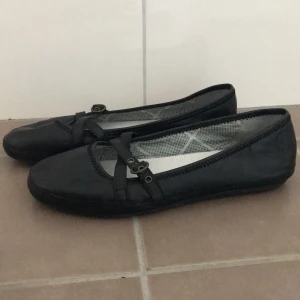Ballerinaskor  - Ballerinaskor i storlek 40. Svarta. Plus frakt 44kr