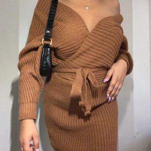 NAKD klänning  - Otroligt skön och bekväm klänning i str one size, men jag skulle nog säga att S-L🌹