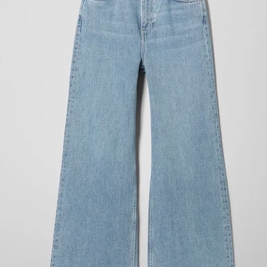 Säljer mina Ace Jeans från Weekday då de inte kommer till användning. Väl använda men i gott skick. Så snygga! Originalpris 500kr. Lånade bilder. Skriv för mer info + fler bilder! . Jeans & Byxor.
