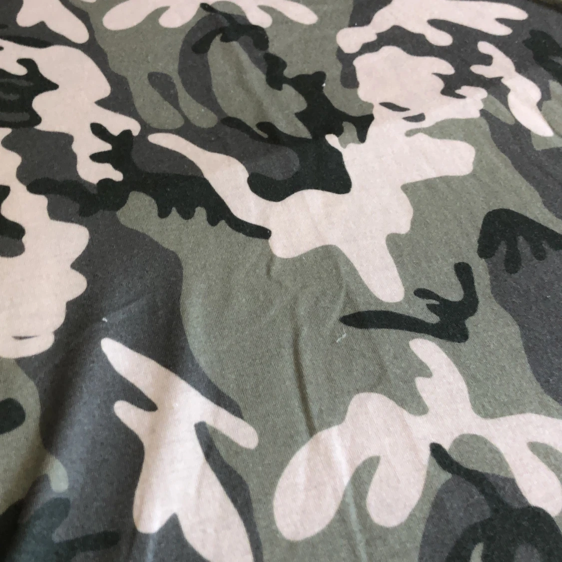 Klänning i militärmönster - 91