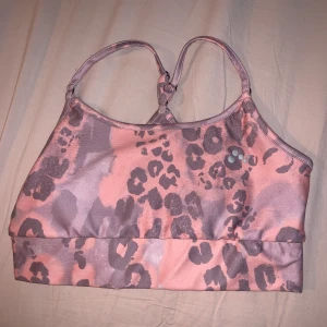 Sport bh  - Sport bh ifrån only köpt ifrån Nelly.com. I storlek m. Andvänd 1 gång
