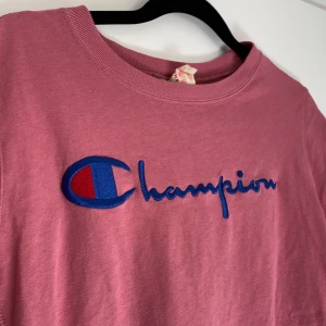 Champion tshirt - Supersnygg Tshirt från champion🤩 köparen står för frakten på 40kr