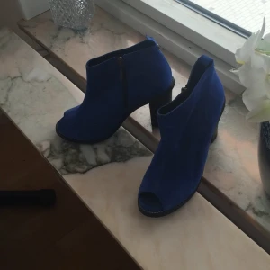  - Super snygga kornblå skor i storlek 39 från topshop!   Köparen betalar frakt eller upphämtning i Upplands-Bro :) 