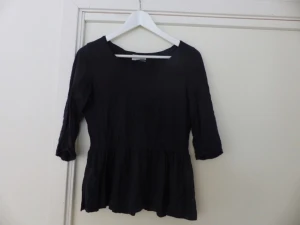  - Volangtopp från Zara✨
Knappt använd.