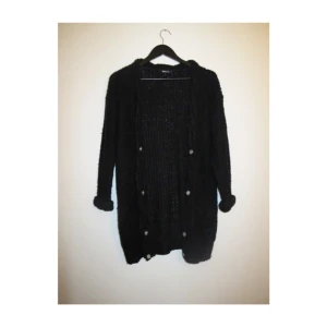  - Mysig långkofta från Gina Tricot i storlek M. Frakt 56kr ✨