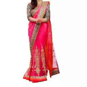  - Underbart sari med handgjord guldig embroderi med glittrar. Rosa färg. Längd 5,5m. Material står av brasso och velvet. Från India, Mumbai. Aldrig använd! Om du undrar om något kontakta mig 🌺