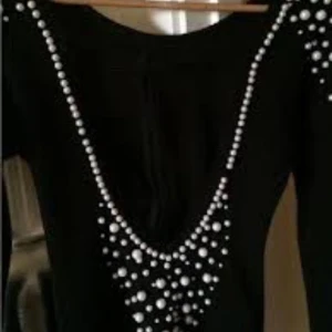  - Jätte fin klänning från chicy med pärlor på, oanvänd endast prövad. Passar S-XS 