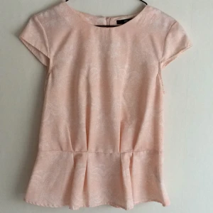  - Mönstrad ljusrosa blus från Hm 