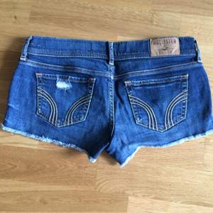 Fina jeansshorts från Hollister, lite använda!