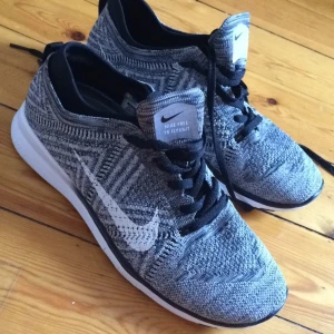  - SÅÅ snygga Nikeisar, Free Flyknik, som är för stora...
Grymma gymskor!
Ej använda pga fel storlek..

Ev. frakt tillkommer