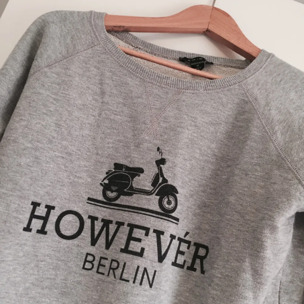 Nice sweatshirt från New Yorker. För liten för mig 🕊 

Frakt tillkommer, möts även upp i sollentuna och täby 🍃. Hoodies.