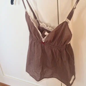  - En jätte fin brun Oddmolly top i stl 1, motsvarande s. Aldrig använt den då den var för stor för mig tyvärr. 