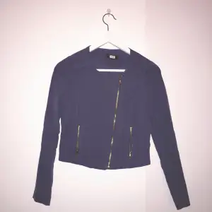 bikbok, xs jacket， very light and soft