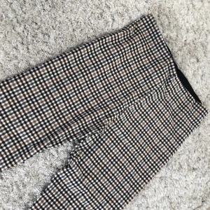 Byxor/leggings  - Snygga oanvända byxor/leggings från boohoo. 150kr inklusive frakt✨