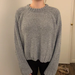 Grå glittrig tröja - Grå glittrig tröja, mysig och knappt använd