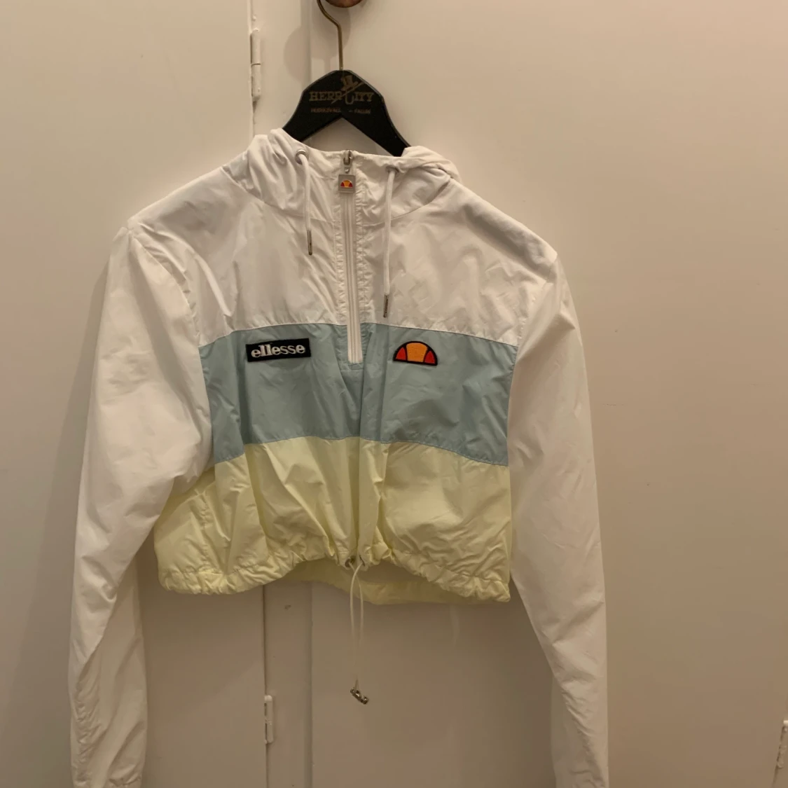 Elles croppad vindjacka