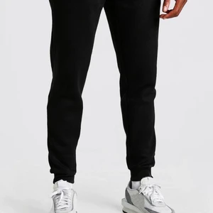 Byxor  - Mysiga mjukisbyxor som ej är använda. Endast testade då de ej passade min kille. De var även för stora på mig. Prislappen sitter kvar.