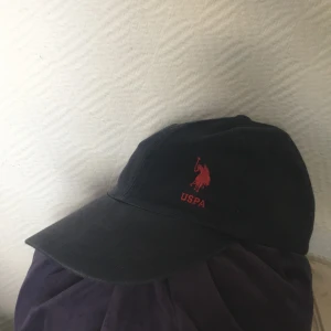 USPA Keps (mörkblå och röd) - United States Polo Assignment, inköpspris: 50€