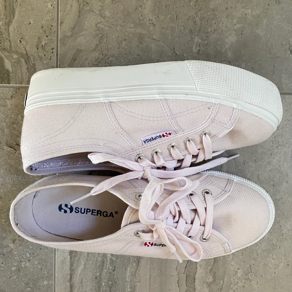 Ljusrosa skor från Superga  - 90