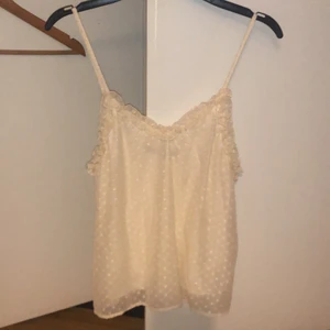 Topp - Jättegullig topp som jag aldrig använt. Den är från bikbok 