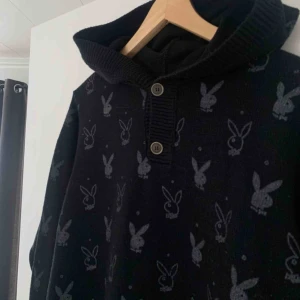  - Stickad vintage playboy tröja lite oversized 