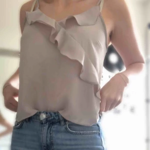  - Tröja från Gina tricot. Köparen står för frakten💞