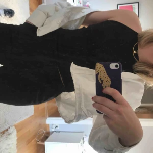  - Svart glittrigt linne. Endast använt en gång.