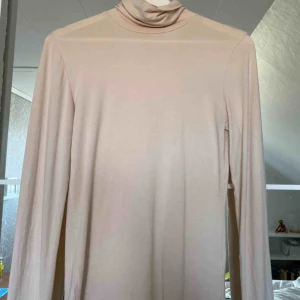  - Polotröja från nakd Jättefin men använder inte, därför säljer jag! 