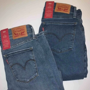  - Helt nya jeans från levis. Säljer pga för sent att skicka tbx och fel storlekar💙  ena paret är sålt så finns bara kvar i storlek 25/30