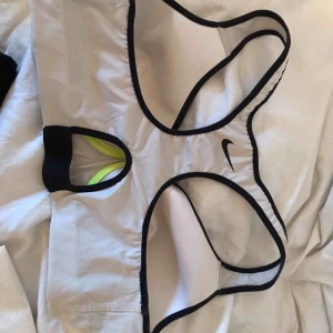  - Nike tärnings bh använd 1 gång 